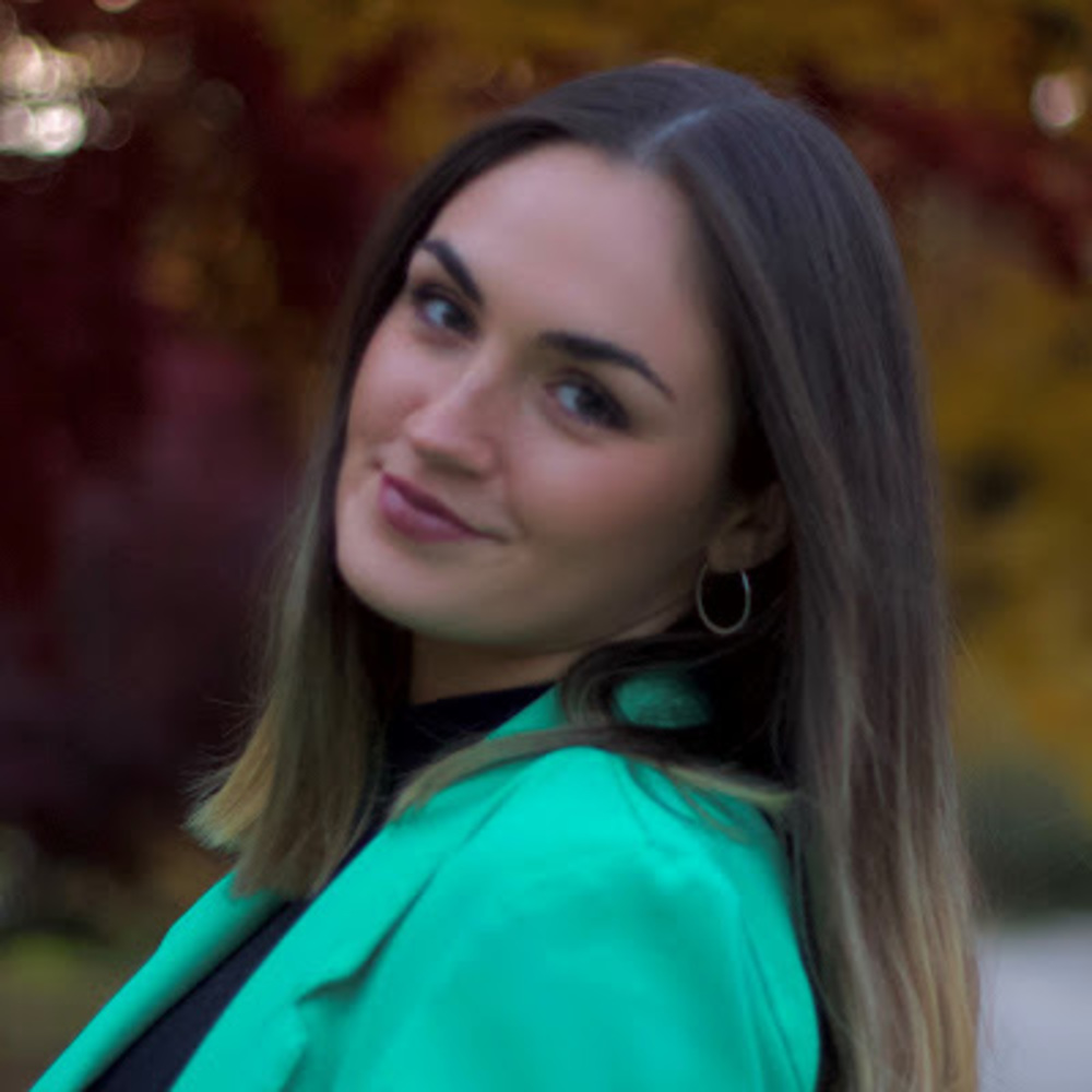 Meet your Posher, Cassandra